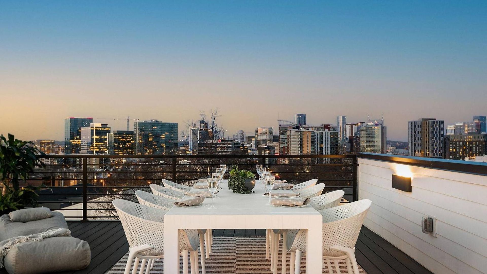 Archer House | Hot Tub Rooftop | Downtown Luxury! Holiday home Nashville