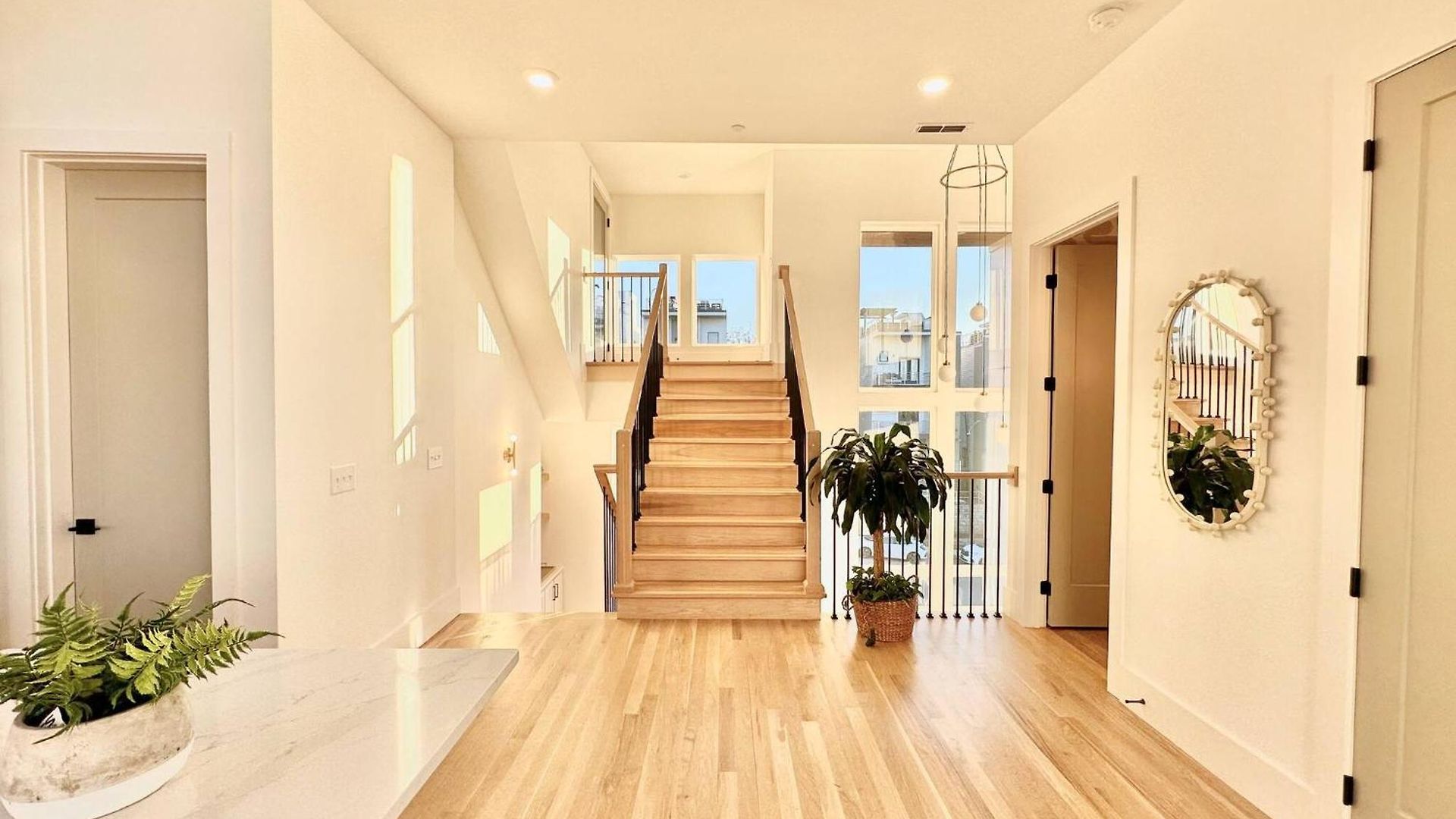 Archer House | Hot Tub Rooftop | Downtown Luxury! *