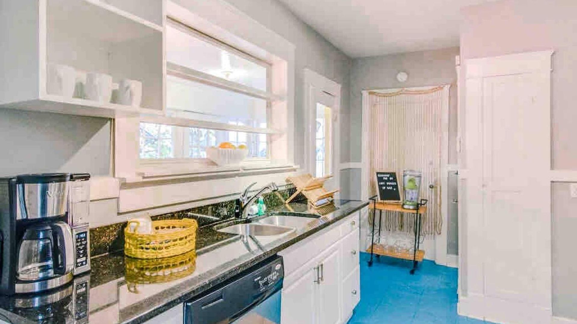 Holiday home House! Hot Tub, Marg Machine, Walk 12south Nashville