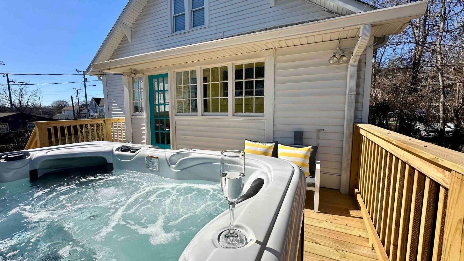 Holiday home House! Hot Tub, Marg Machine, Walk 12south Nashville