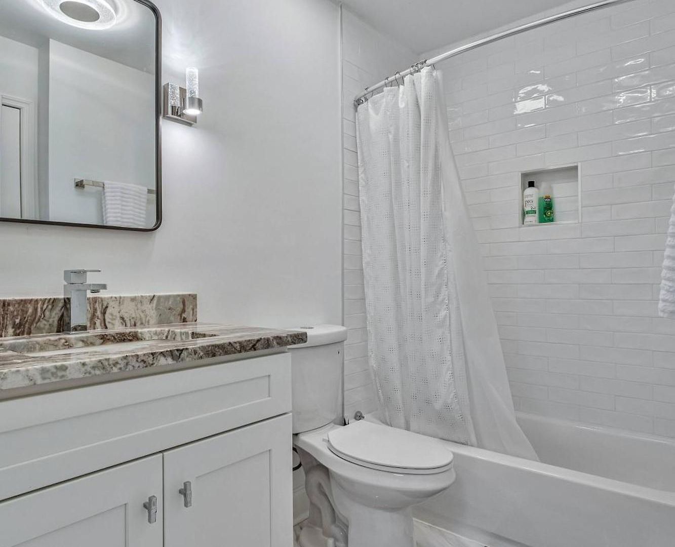 Nest: Renovated Retreat Near Bna