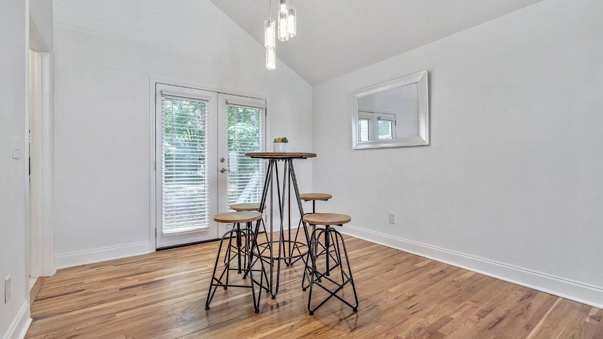 Nest: Renovated Retreat Near Bna Holiday home *