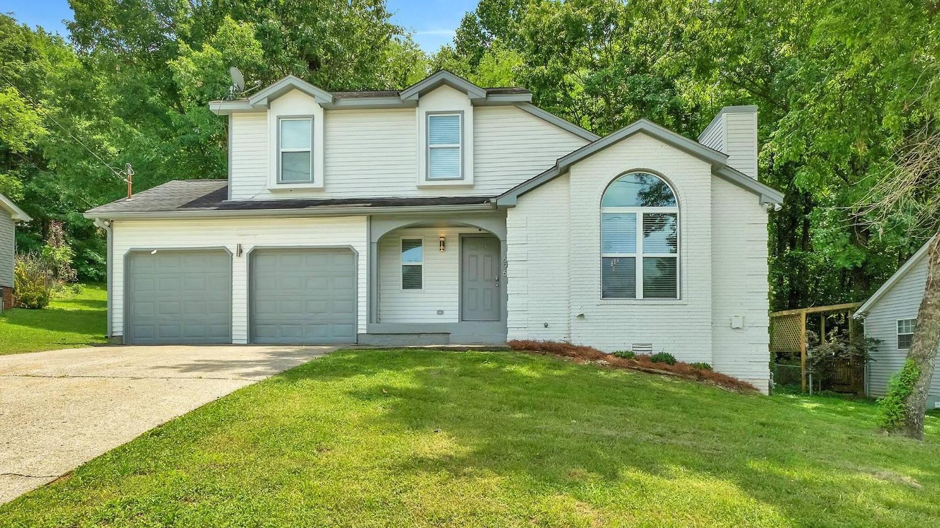 Nest: Renovated Retreat Near Bna