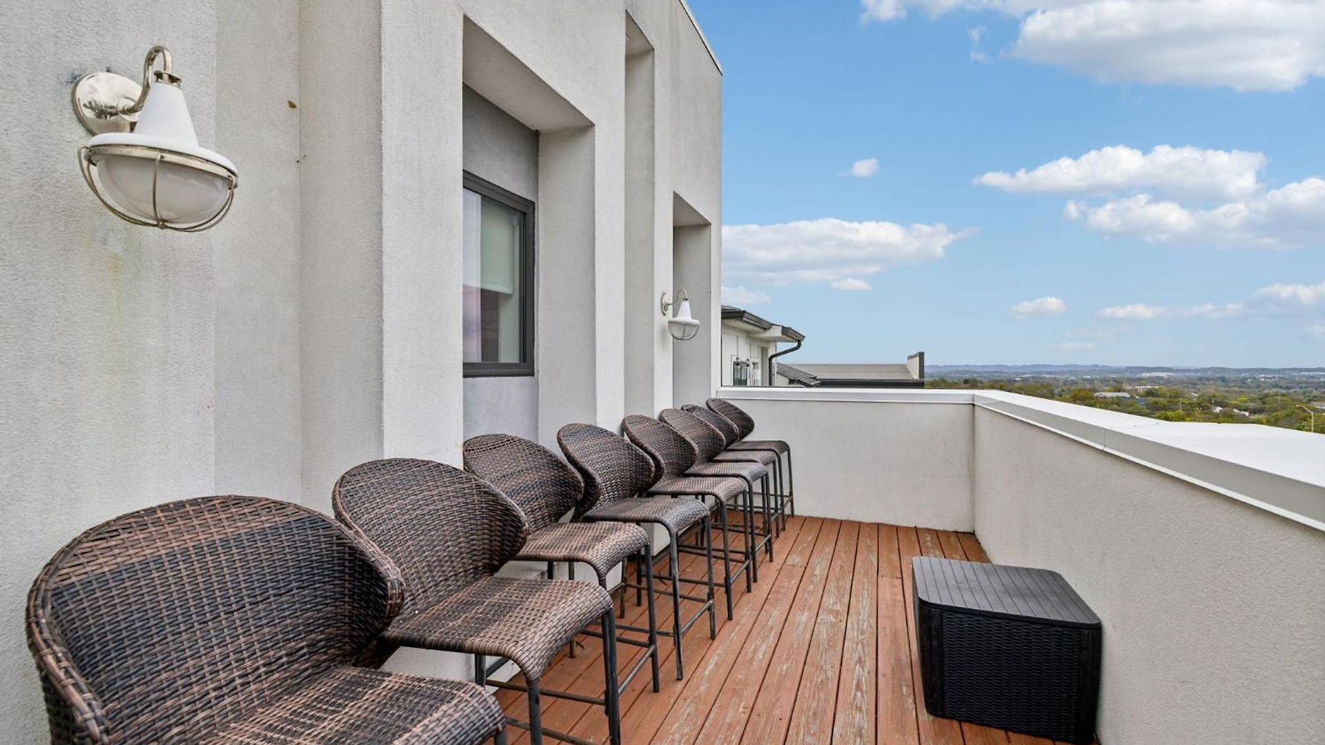 2mi Downtown Hot Tub Balcony 4 King Beds Holiday home
