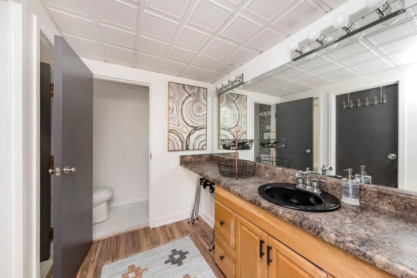 Holiday home Two On Music Row That Sleeps 14 With Pool And Parking