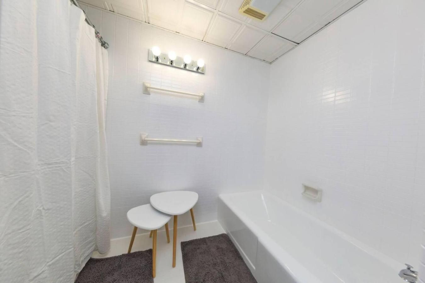Two On Music Row That Sleeps 14 With Pool And Parking Nashville