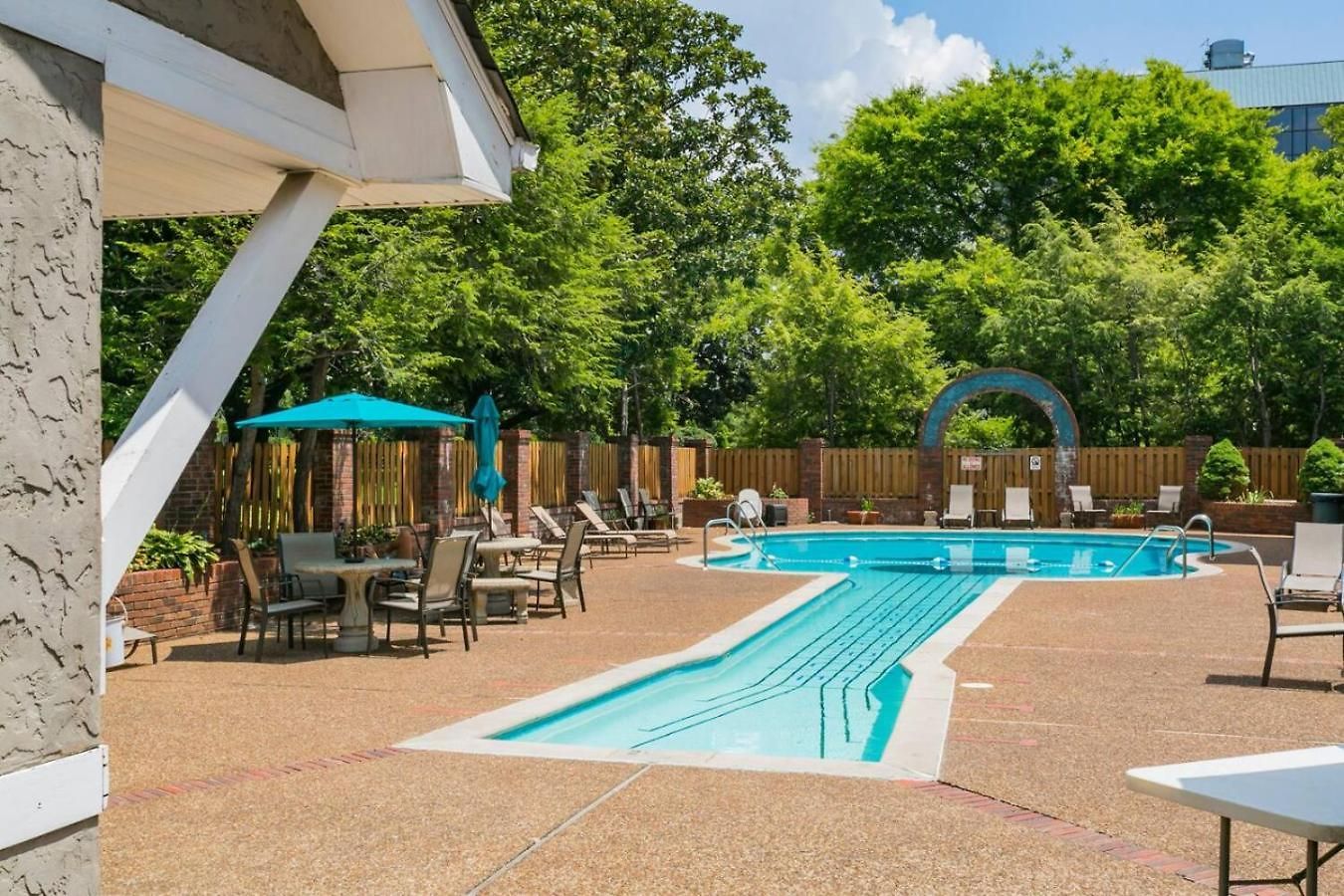 Two On Music Row That Sleeps 14 With Pool And Parking Holiday home *