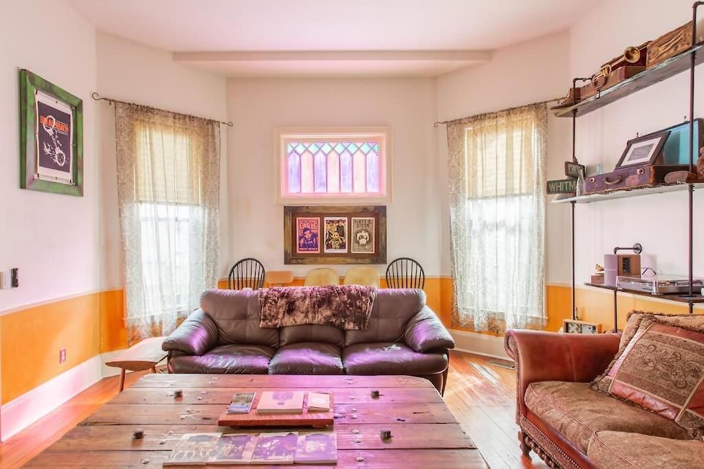 Eclectic Pet Friendly In East Nashville