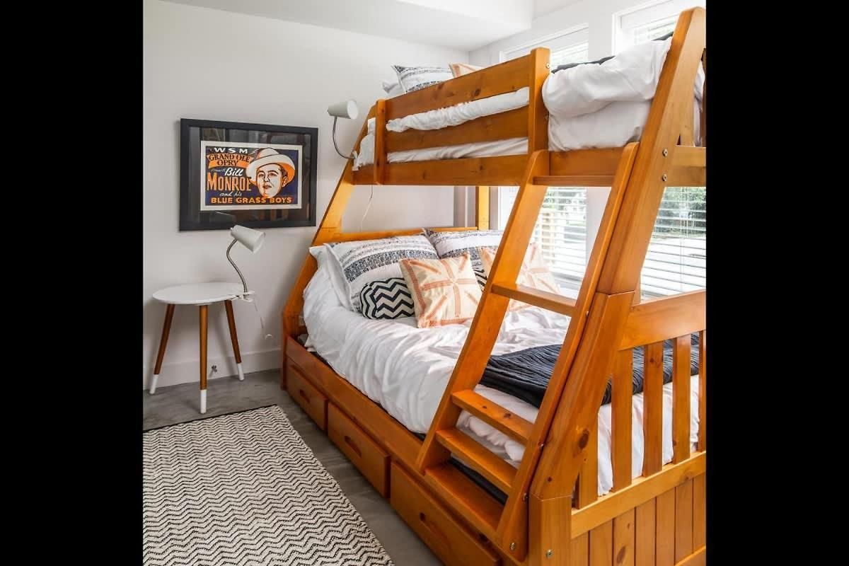 Holiday home 3 Story Townhome In East *