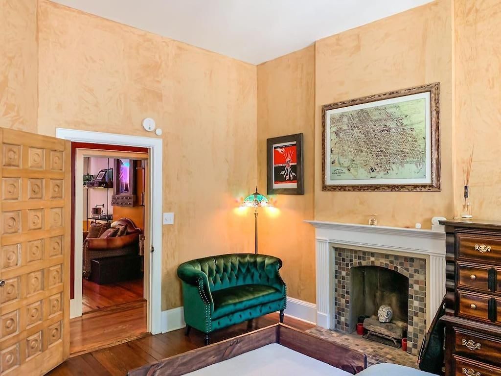 Eclectic Pet Friendly In East Holiday home *