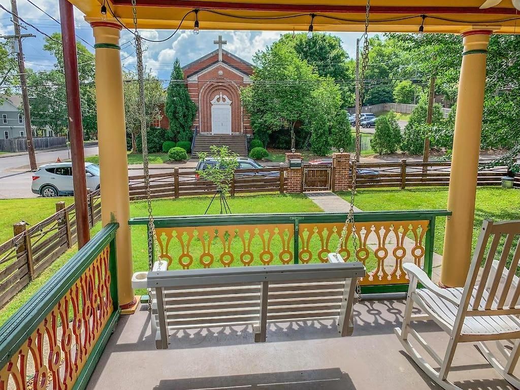 Eclectic Pet Friendly In East Holiday home *