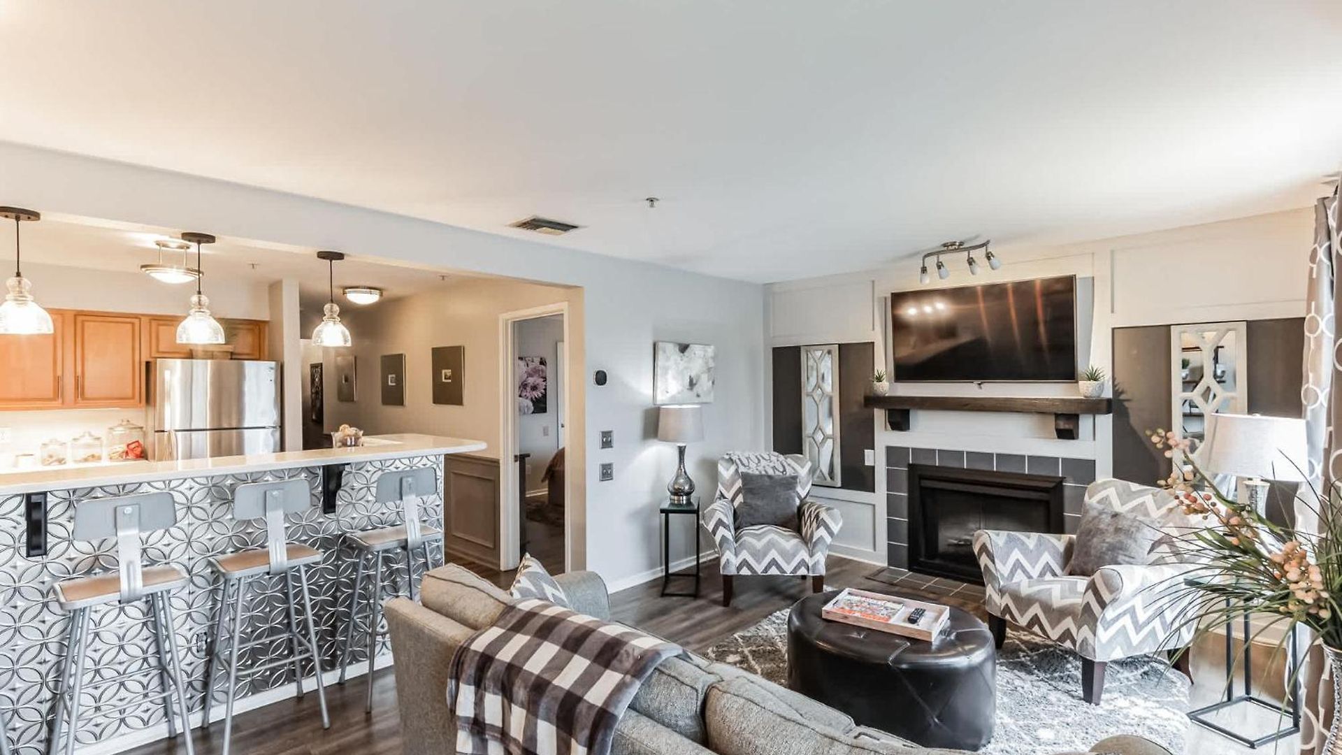 Holiday home Riverfront Charm - A Scenic Downtown For 6 *