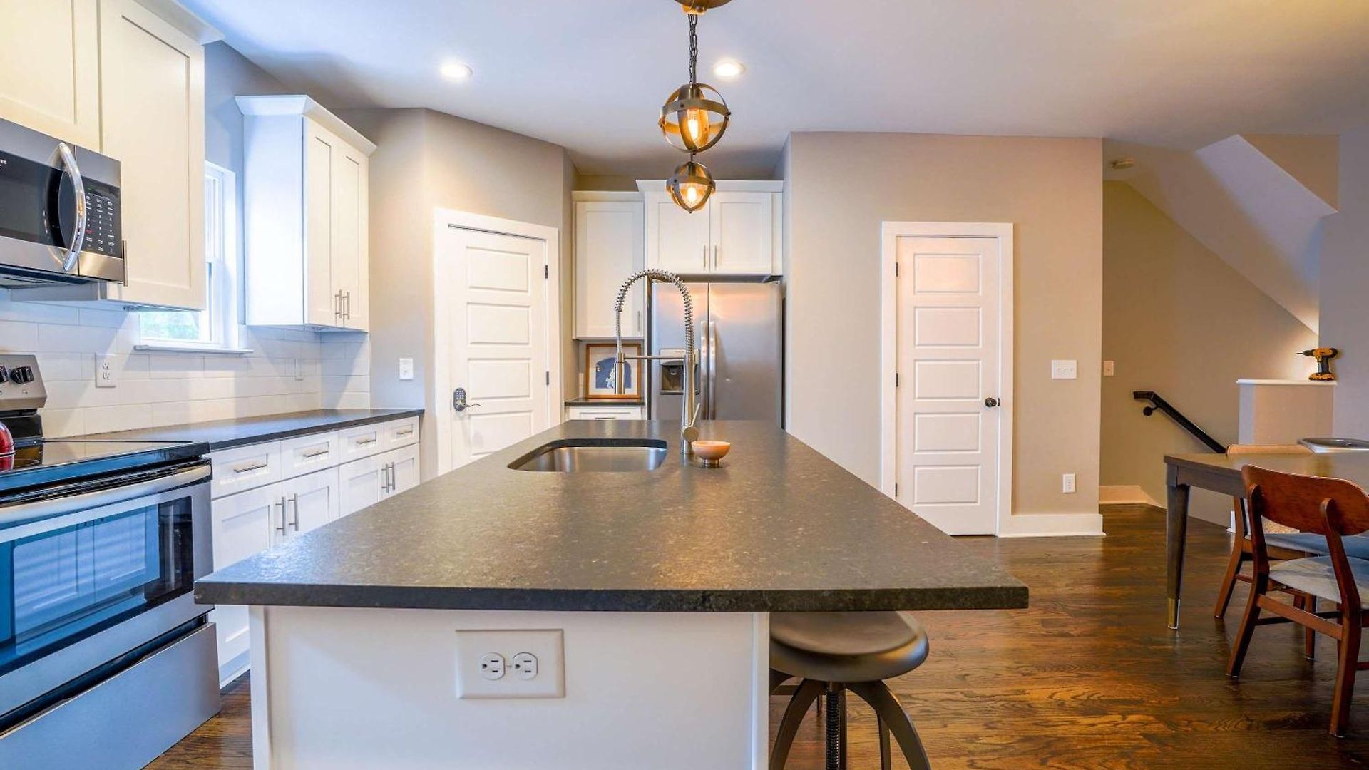 Chic Townhome In Trendy East Nash * Nashville
