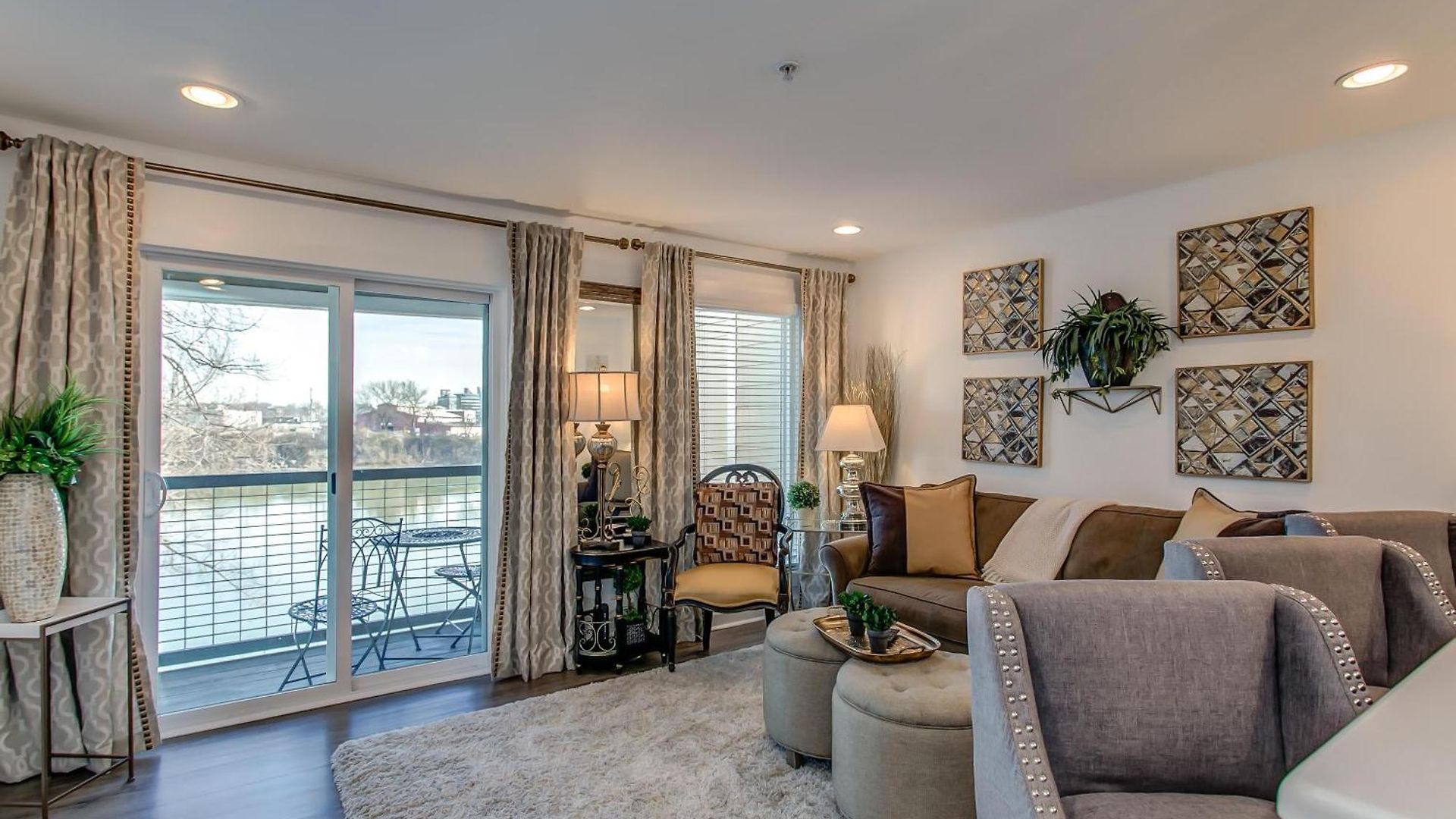 Riverfront Minutes From Broadway Nashville