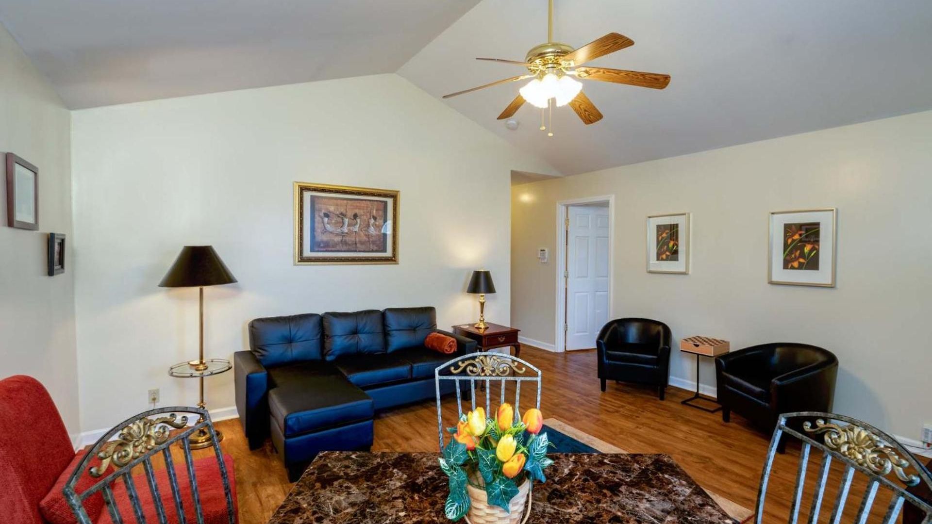Delightful Duplex - Steps Away From Tsu Holiday home