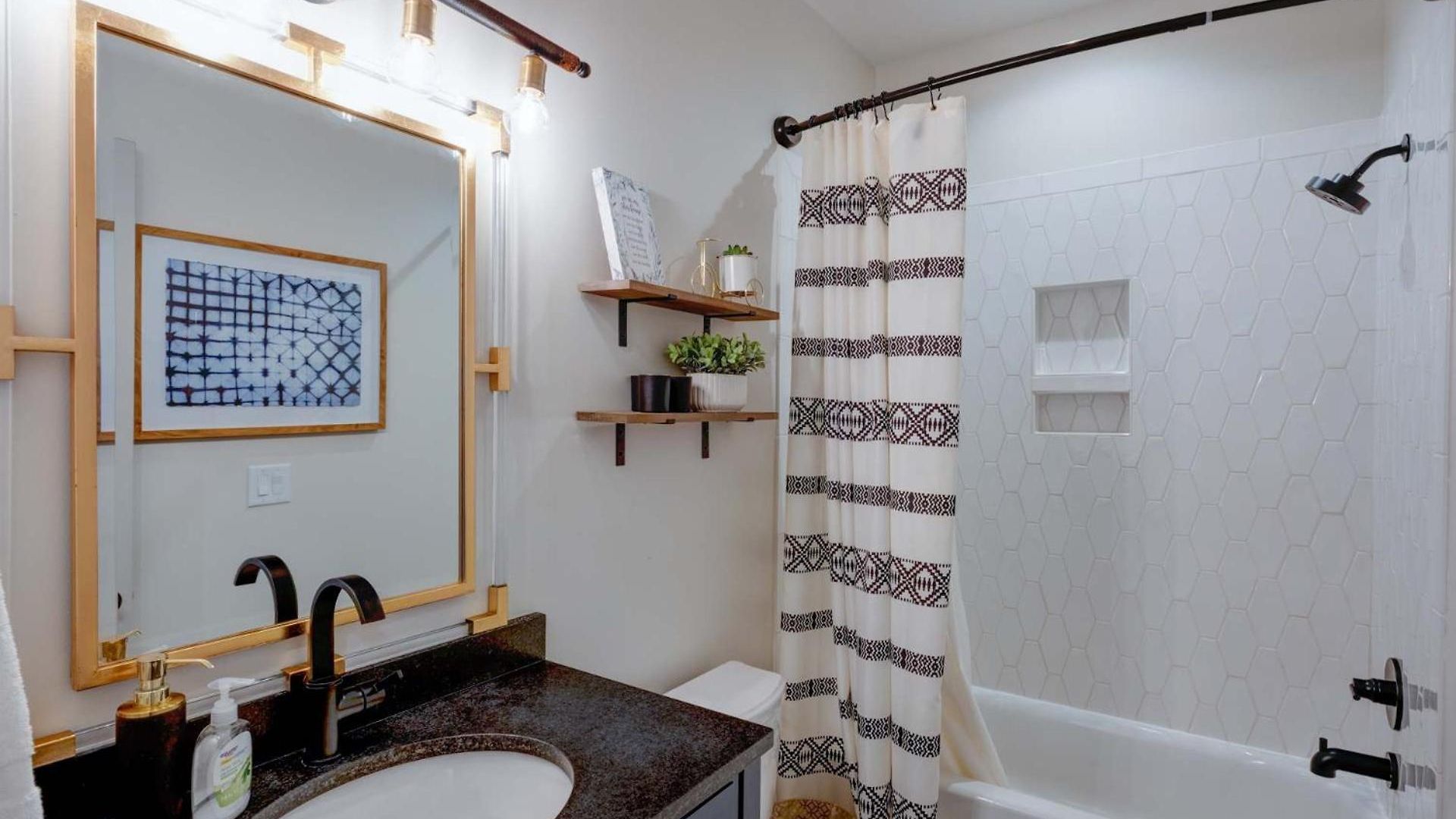Charming Historic Loft Near Centennial Park Holiday home *