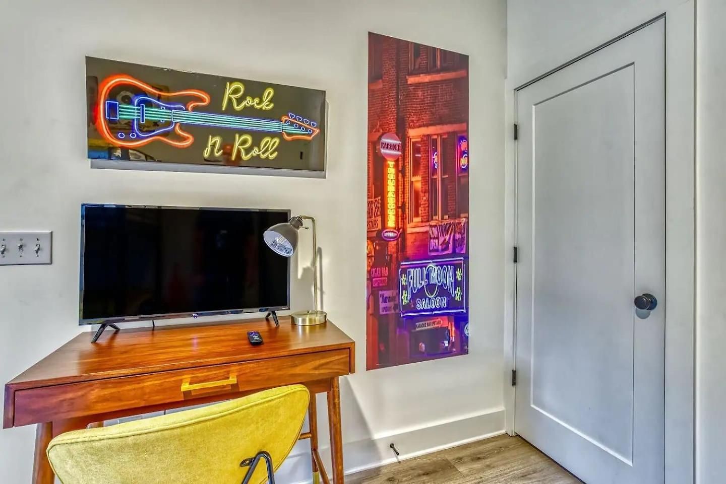 Beautiful Balcony Sleeps 12 4 Miles From Broadway * Nashville