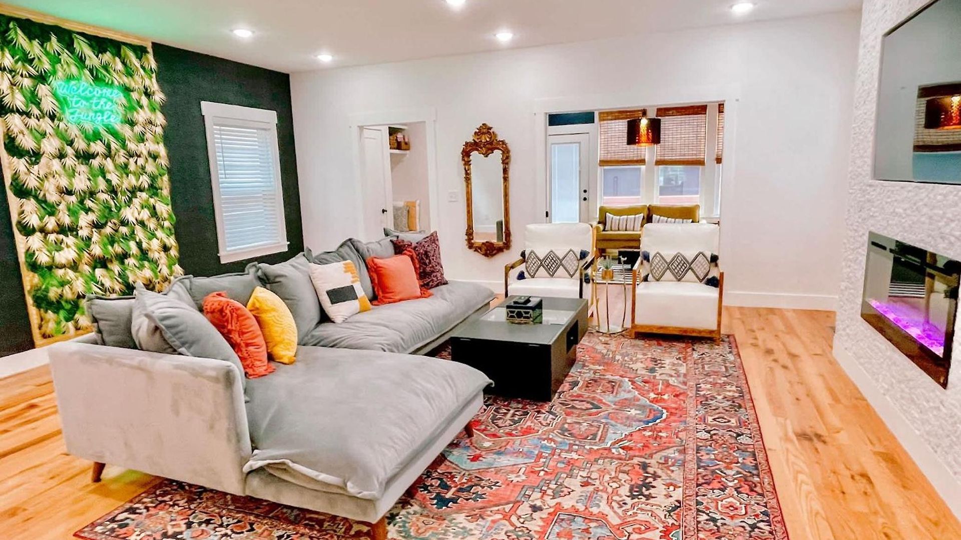 Glamorous 3 Bdr In East - Pet Friendly *