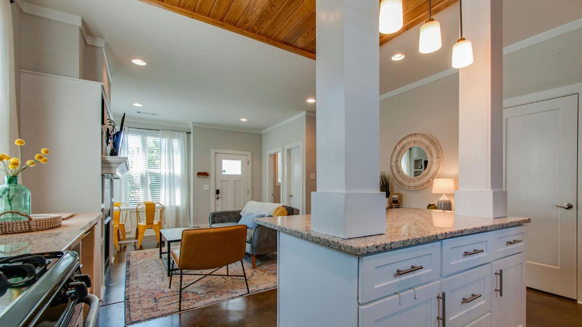 Charming - Near Dt Pet Friendly Holiday home