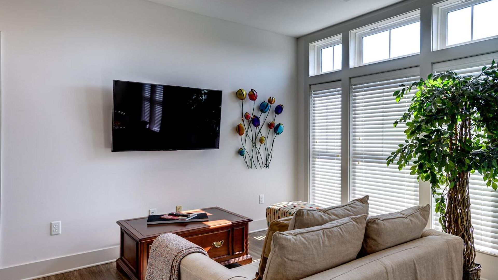 Quiet - Prime Locale Within Mins To Dt Holiday home