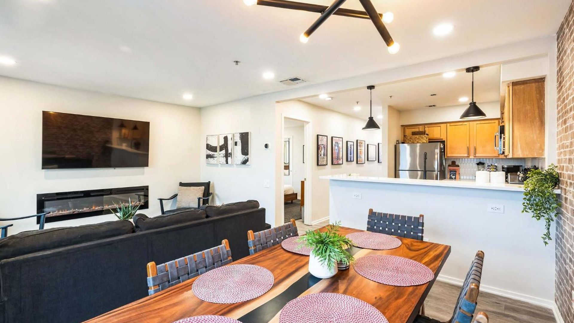 Holiday home 2 Bdr Riverfront Living In Downtown Nashville