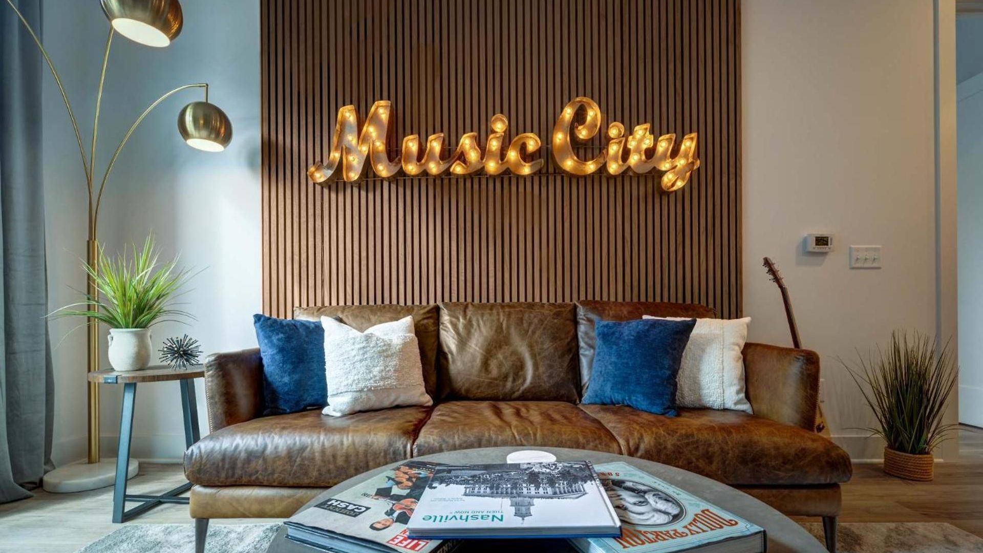 Trendy Close To Nissan Stadium Holiday home Nashville
