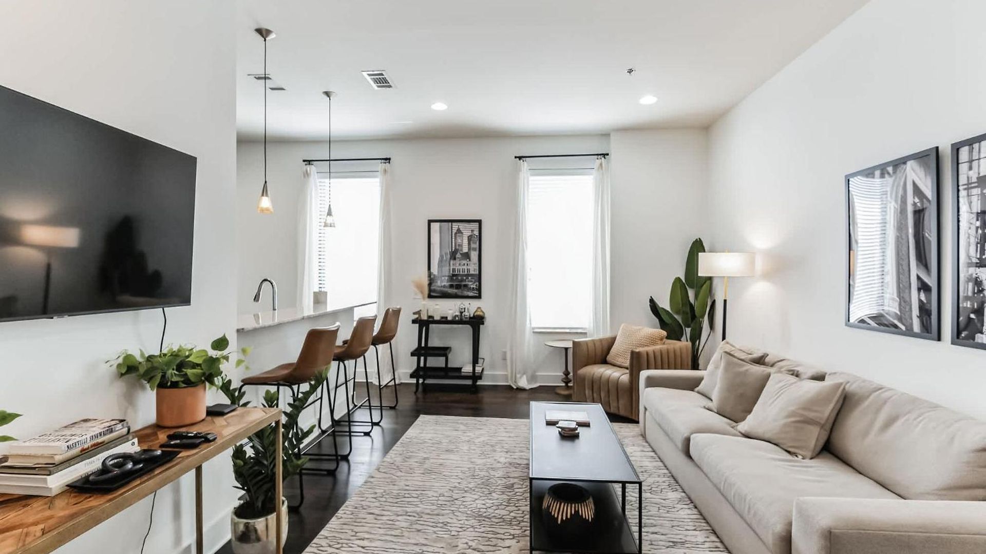 1 Bdr Loft Centrally Located In West End Holiday home
