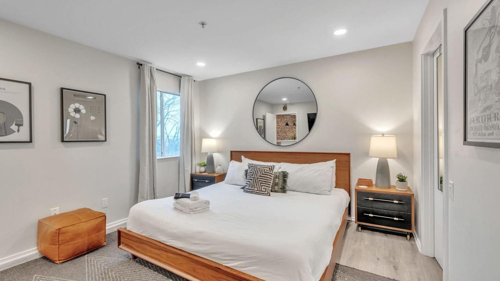 2 Bdr Riverfront Living In Downtown Holiday home