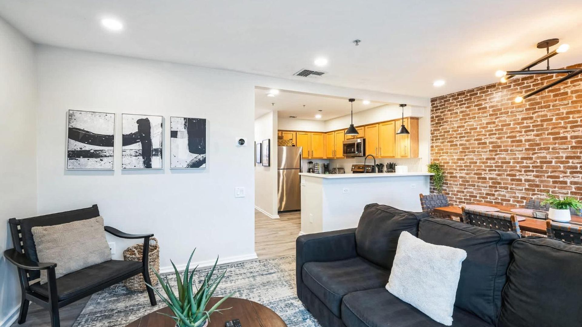 Holiday home 2 Bdr Riverfront Living In Downtown