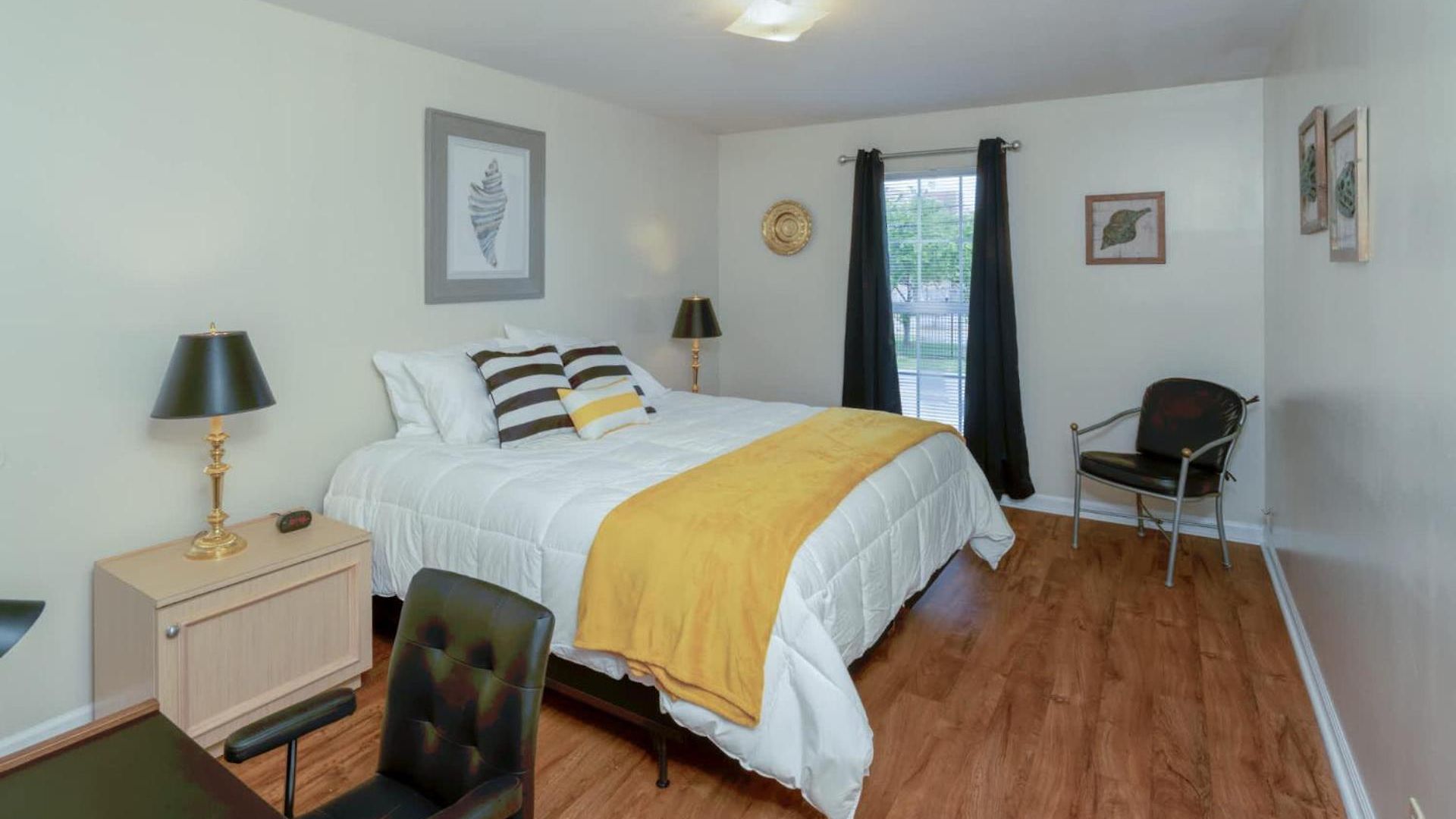 Delightful Duplex - Steps Away From Tsu Holiday home