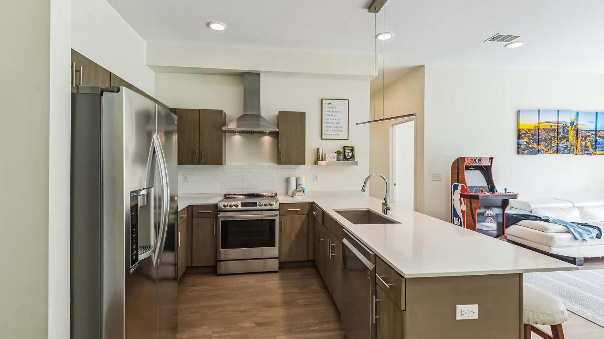 Holiday home Trendy For 8 In Highly Walkable Neighborhood