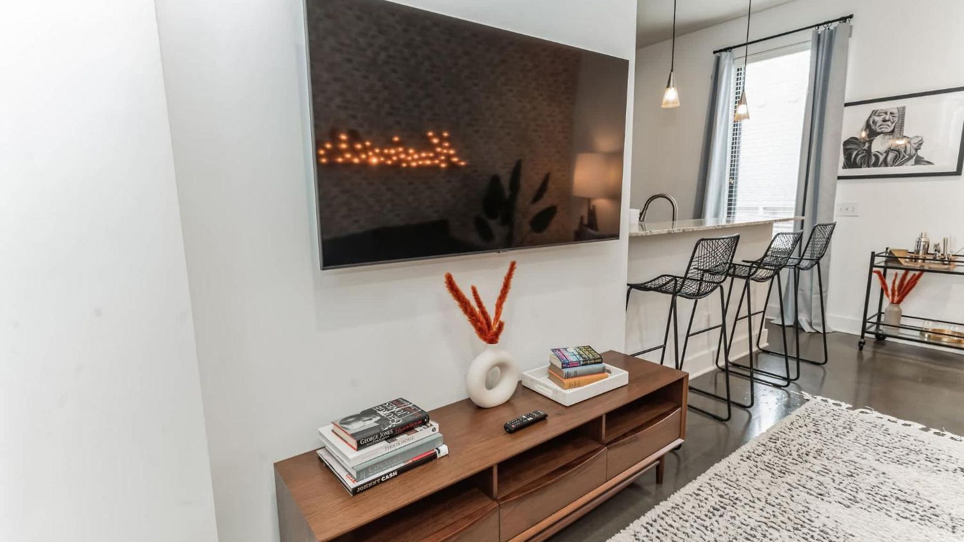 Modern Loft Near West End *