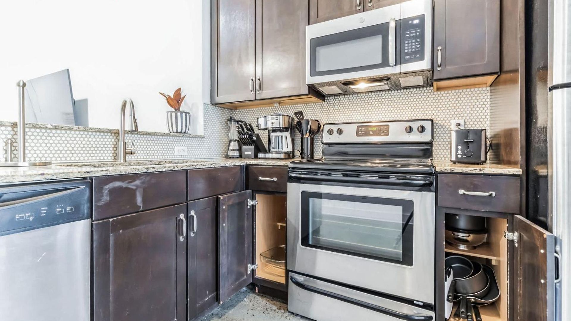 Centennial Park Near Broadway Sleeps 4