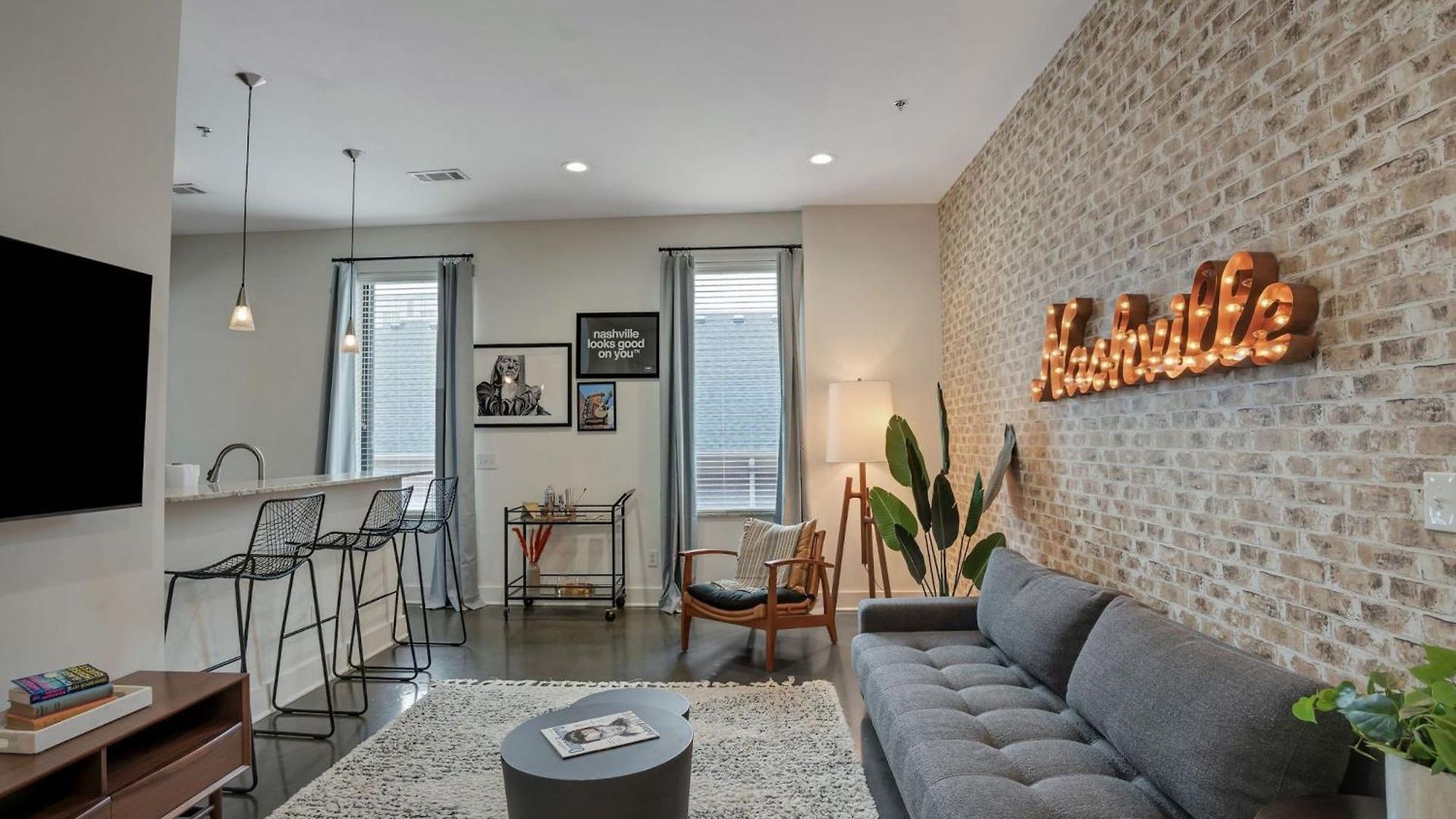 Modern Loft Near West End Holiday home