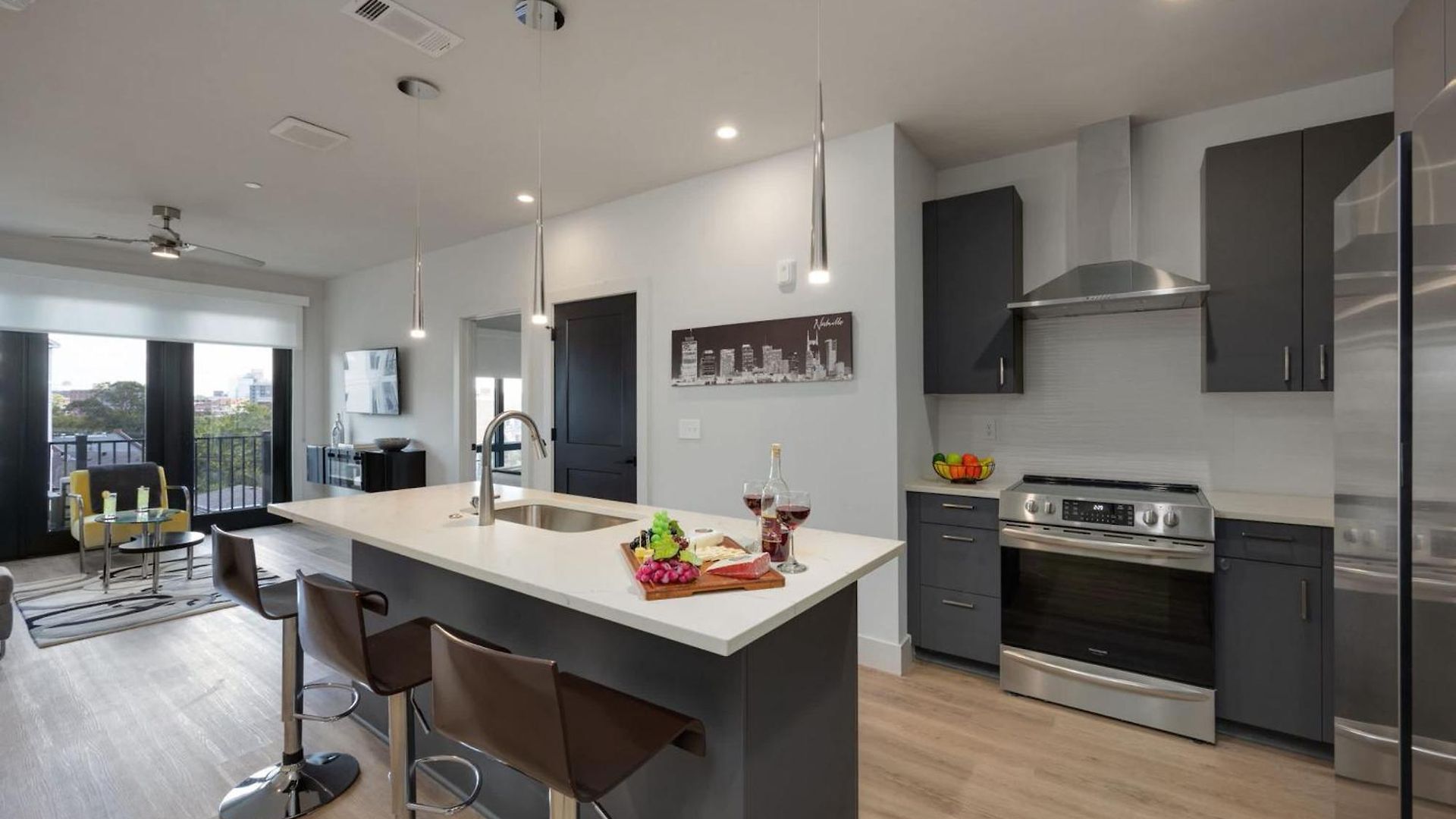 West End Getaway For 5 With Pool