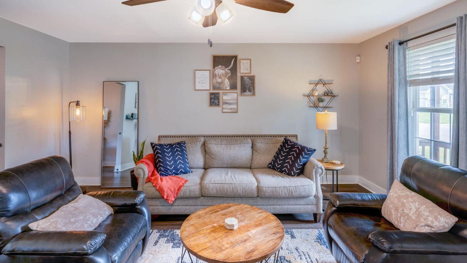 Centrally Located Cozy Pet Friendly Holiday home *
