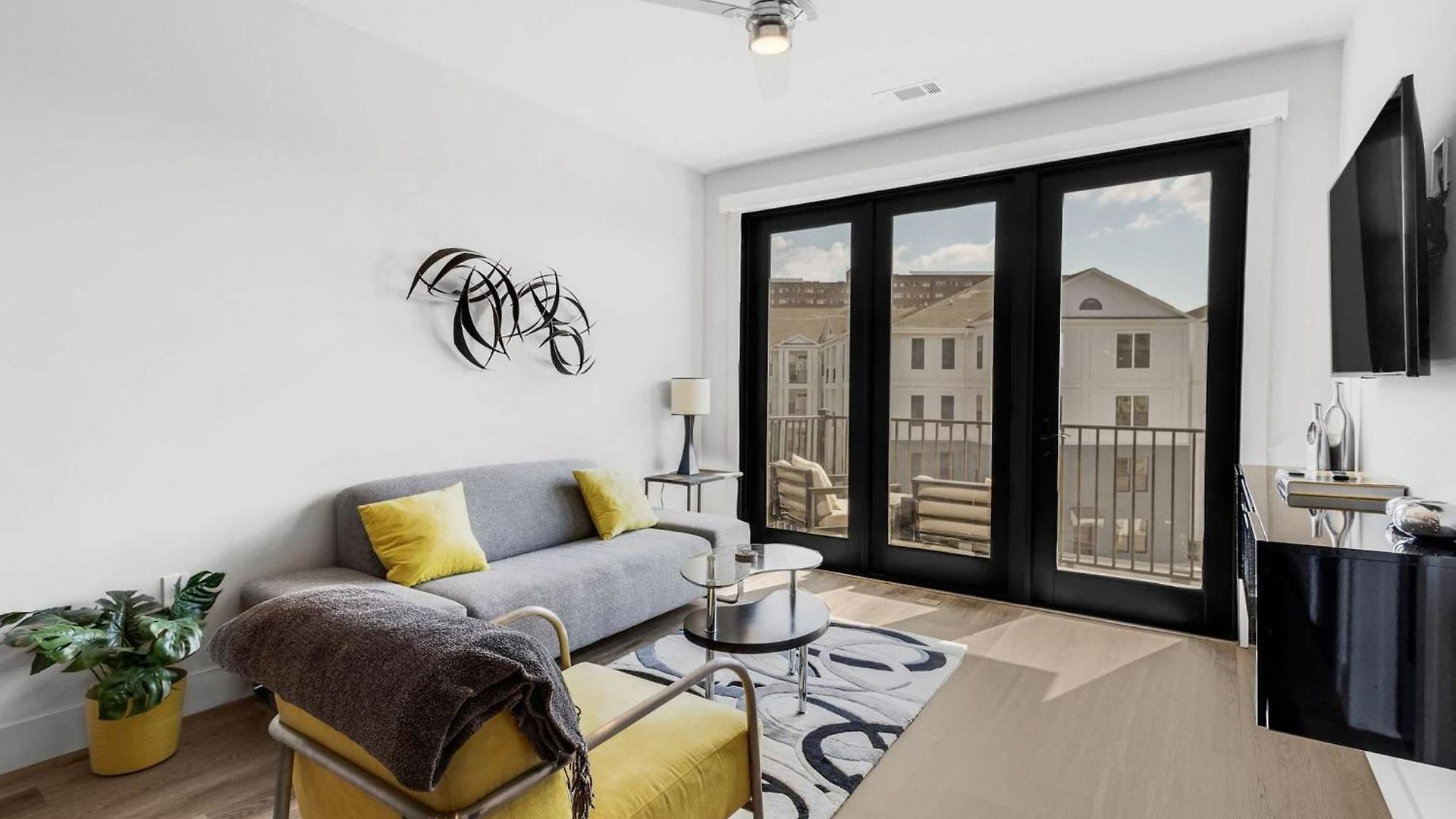 West End Getaway For 5 With Pool *