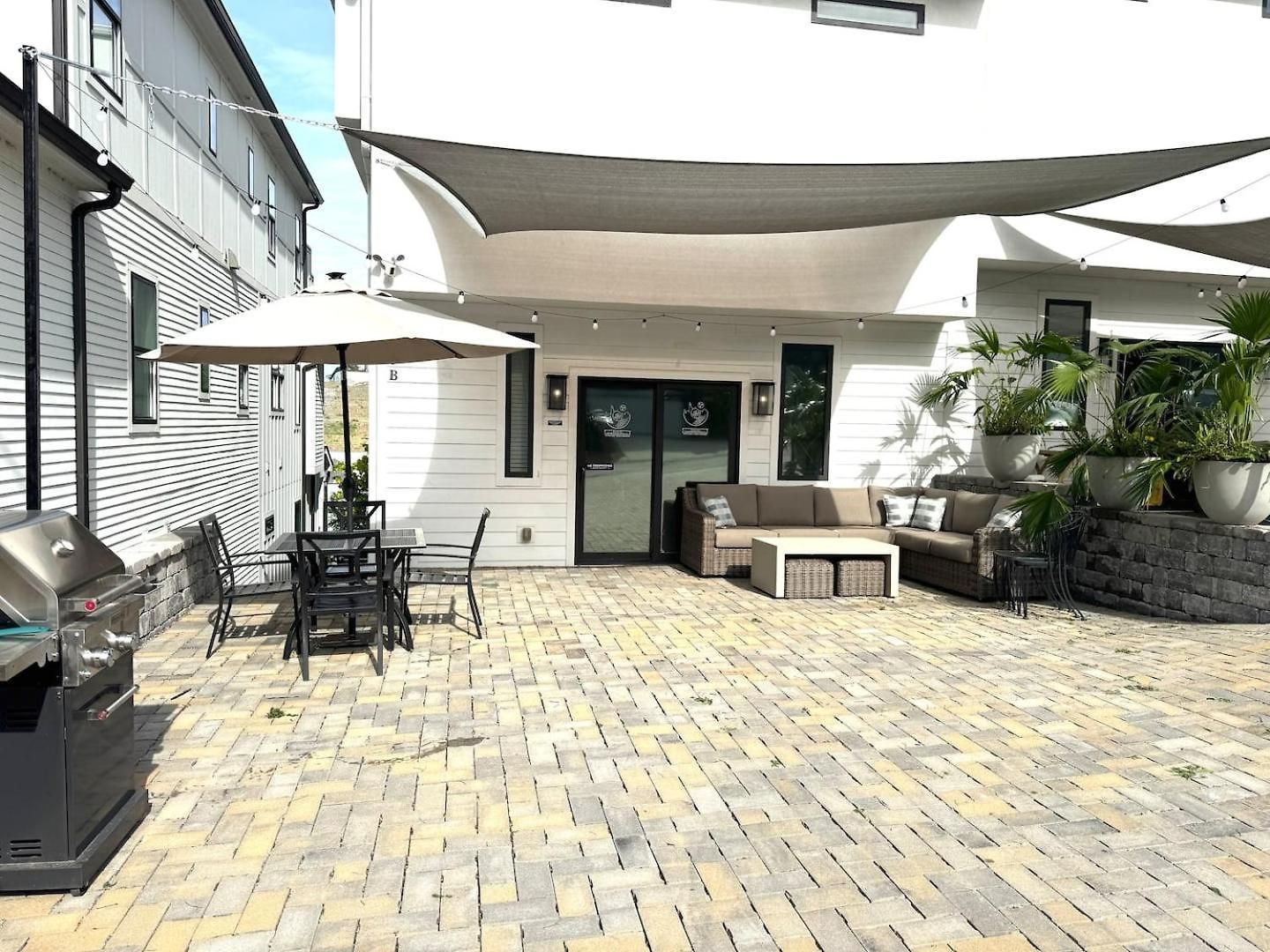 2mi Downtown Hot Tub Balcony 4 King Beds Holiday home
