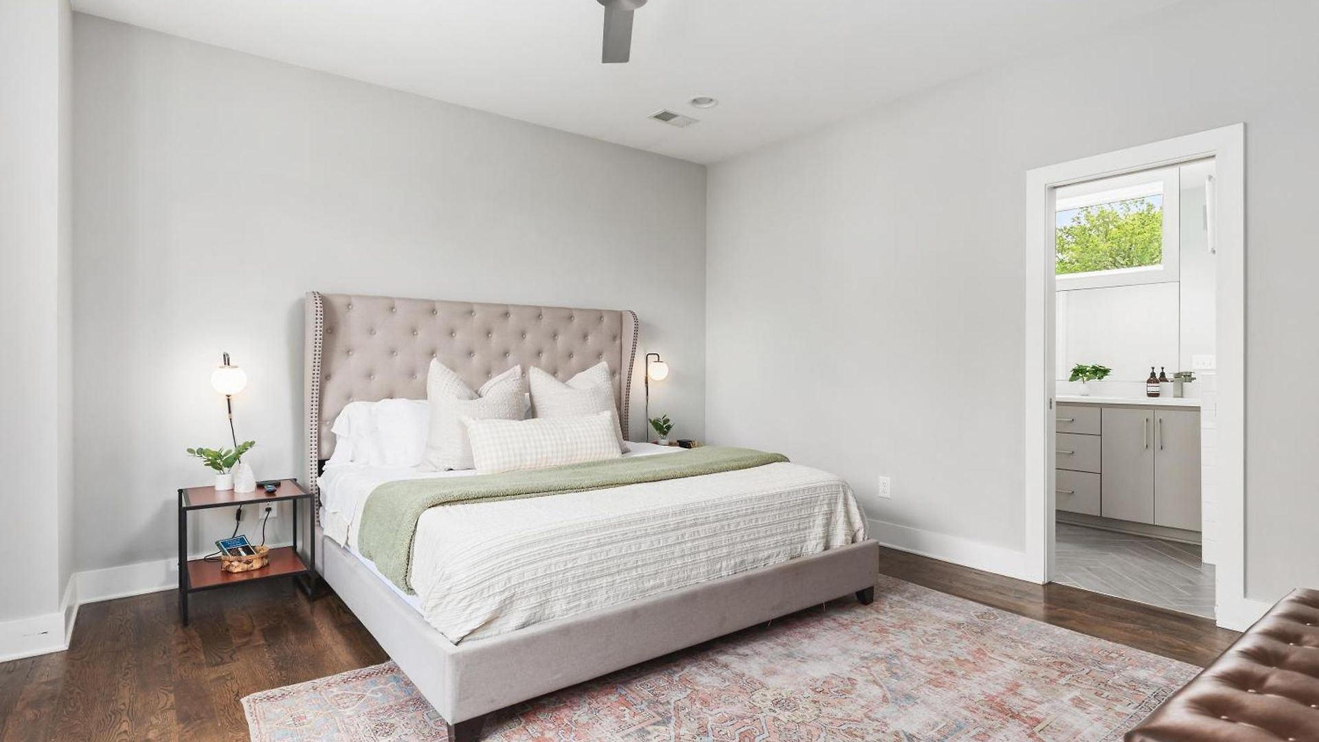 Modern Luxury With Rooftop Deck, 3 Mi To Downtown Holiday home Nashville