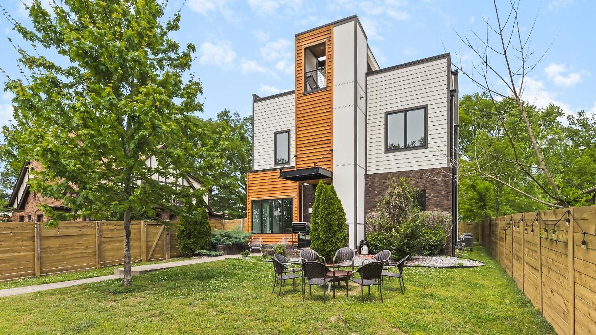 Holiday home Modern Luxury With Rooftop Deck, 3 Mi To Downtown Nashville