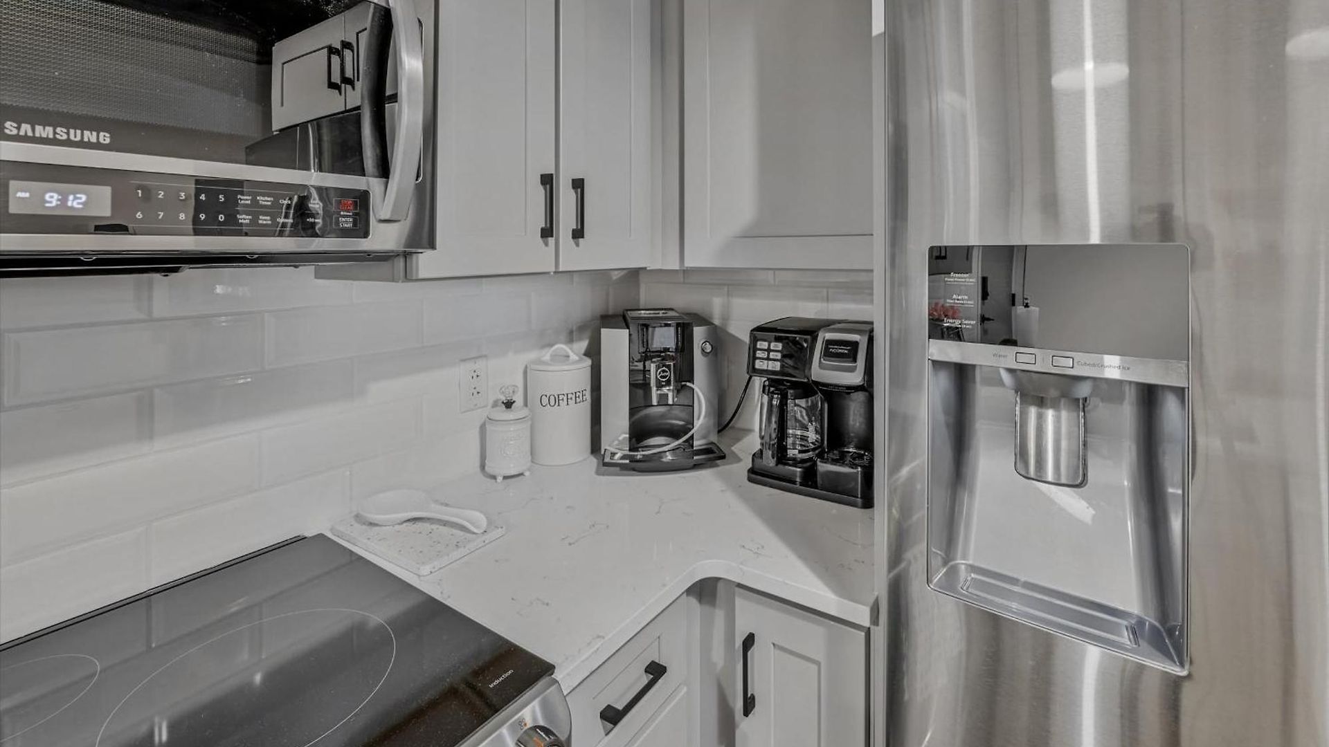 Luxe Loft With Speakeasy Parking And 2 Mi To Broadway *