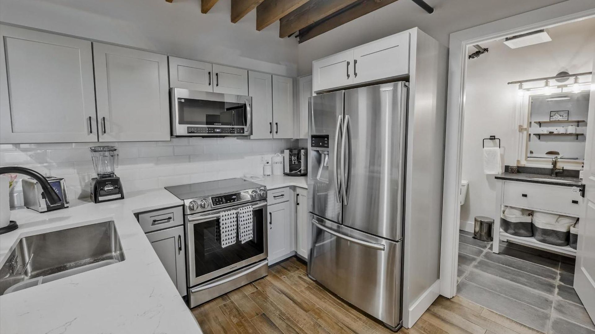 Luxe Loft With Speakeasy Parking And 2 Mi To Broadway Nashville