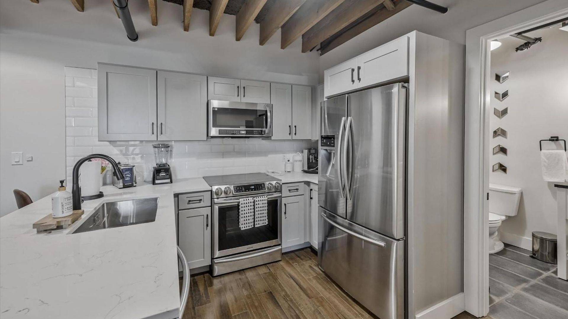 Apartment Luxe Loft With Speakeasy Parking And 2 Mi To Broadway Nashville