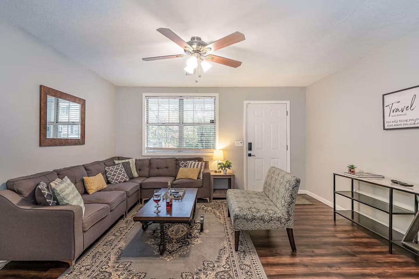Apartment 3 Units - Sleeps 24 - Mins To Downtown And Airport *