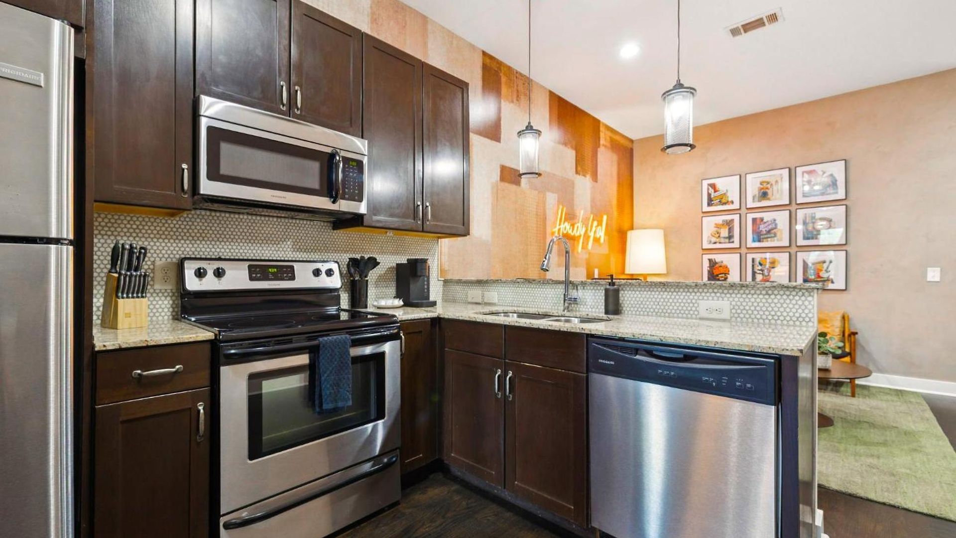 Neon Daes Amazing 1 Bedroom Near Vandy And Broadway Nashville
