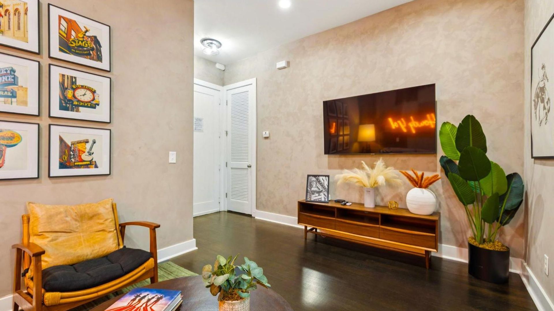 Neon Daes Amazing 1 Bedroom Near Vandy And Broadway Holiday home *