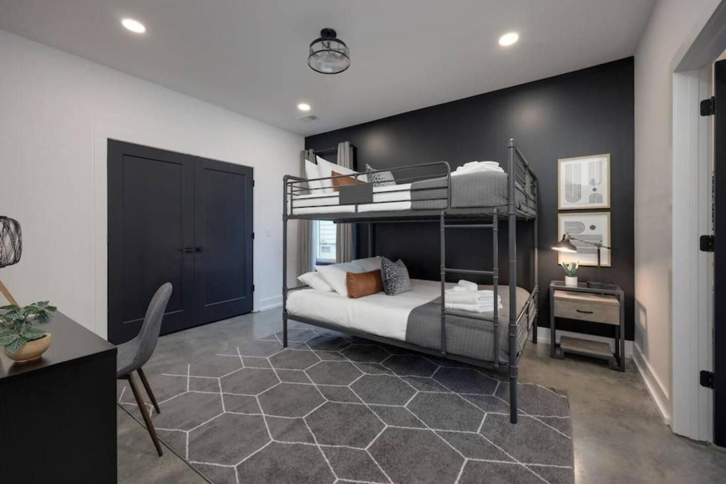 Skyline Luxury - Rooftop Deck- King Suites-garage