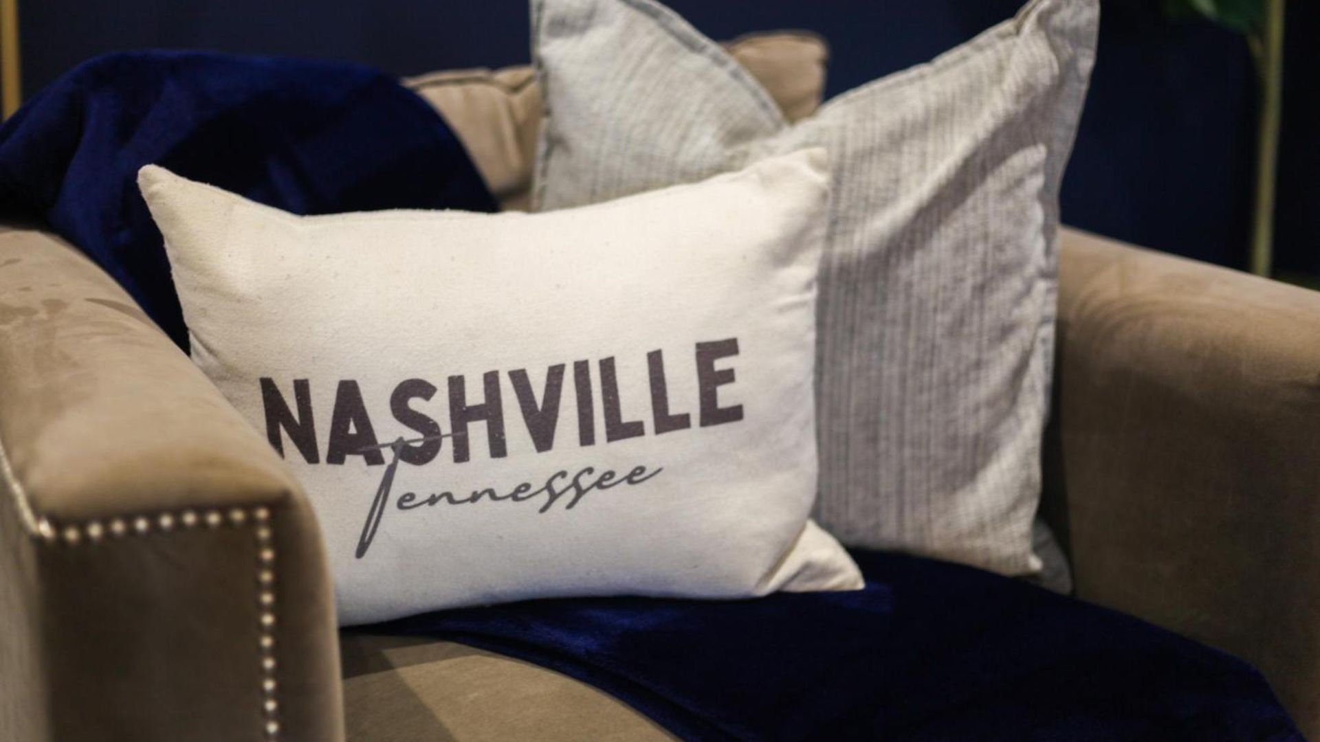Fabulous Nashvegas Loft Retreat Near Vandy Off West End Mins To Broadway Nashville