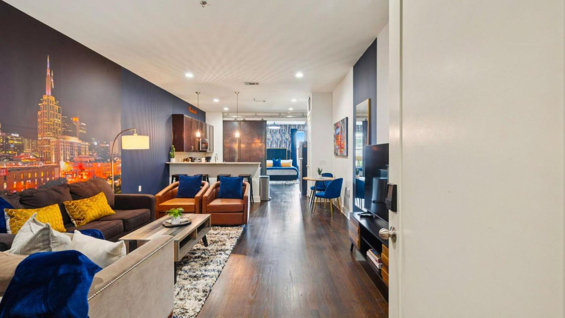 Fabulous Nashvegas Loft Retreat Near Vandy Off West End Mins To Broadway Nashville