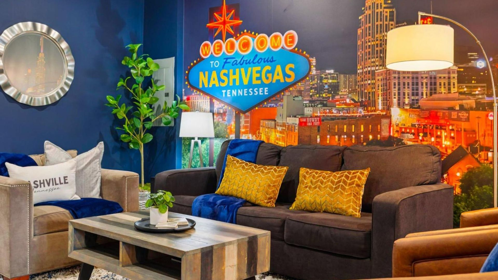 Holiday home Fabulous Nashvegas Loft Retreat Near Vandy Off West End Mins To Broadway Nashville